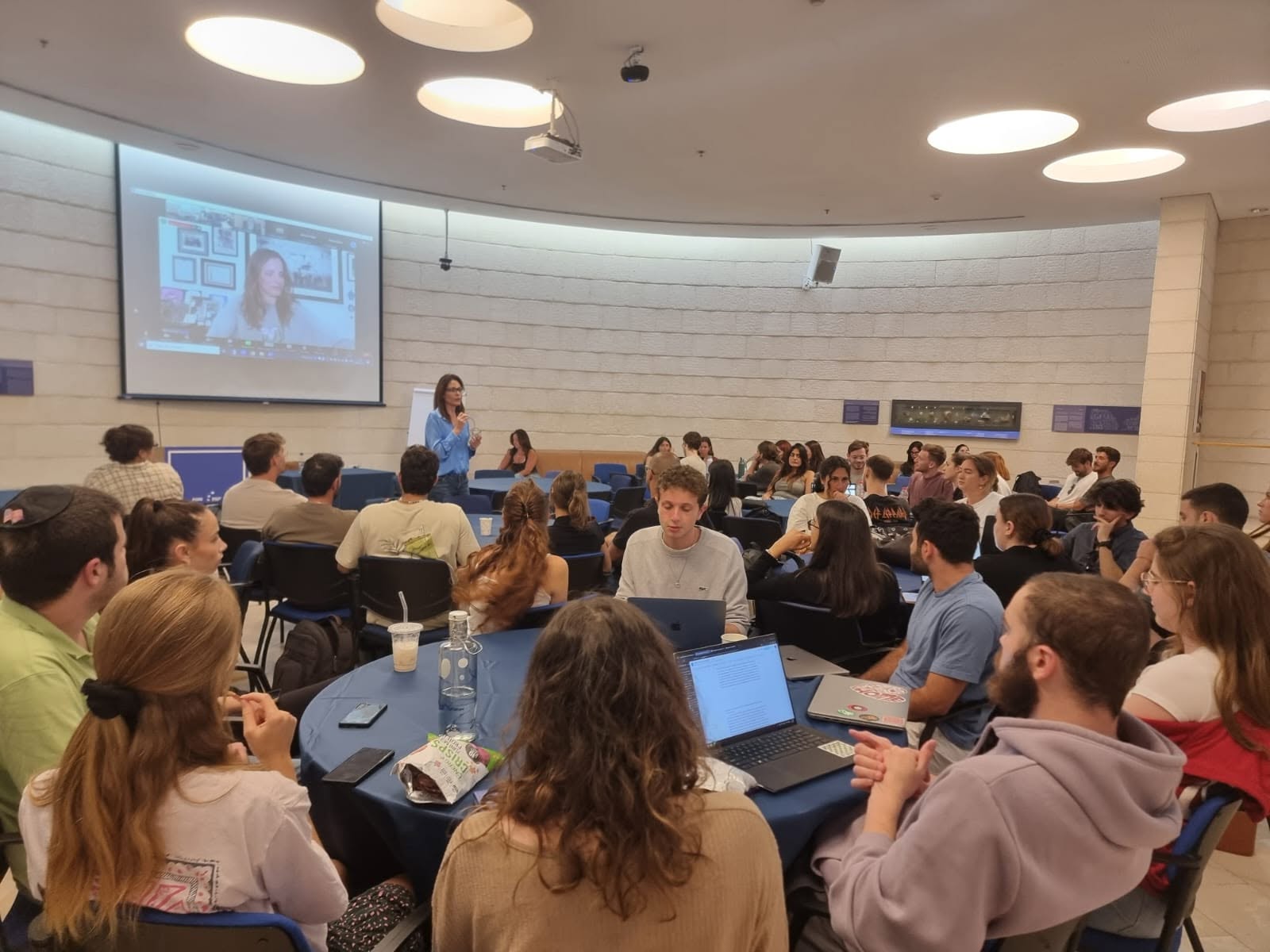 כיצד יוצרים תוכן וויראלי בקרב על התודעה של ישראל בעולם: הרצאה באוניברסיטת רייכמן